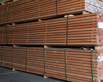 Podkladní hranoly z odolných dřevin - dřevo na terasu - 1